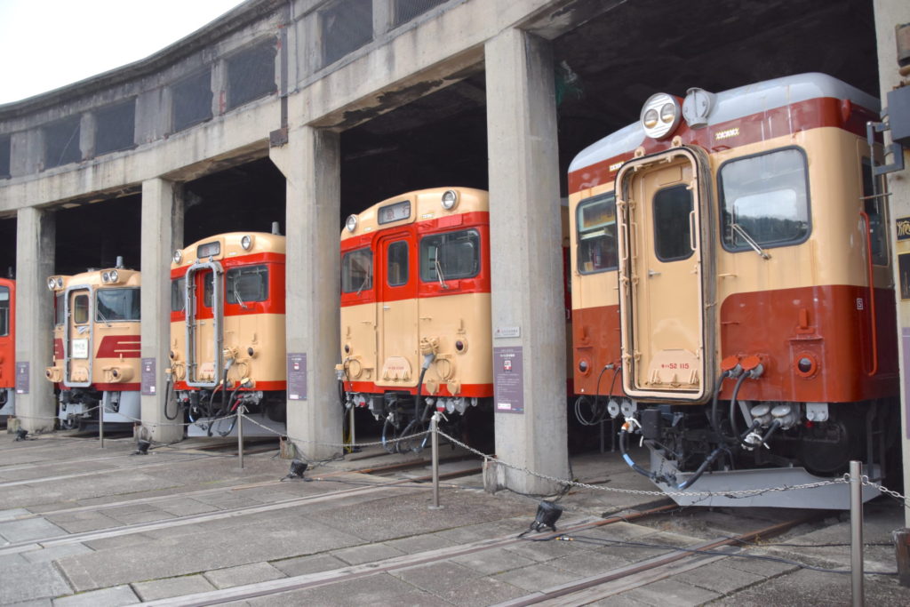 津山まなびの鉄道館の扇形機関車庫に静態保存されている車両